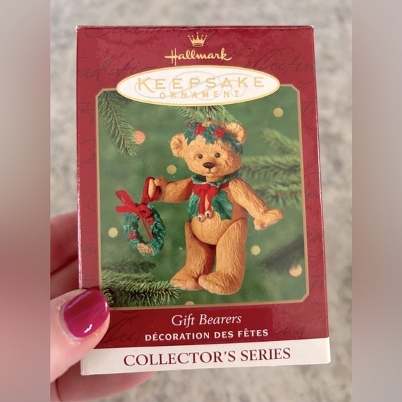 Hallmark Keepsake Gift Bearers 2001 - Picture 2 of 3